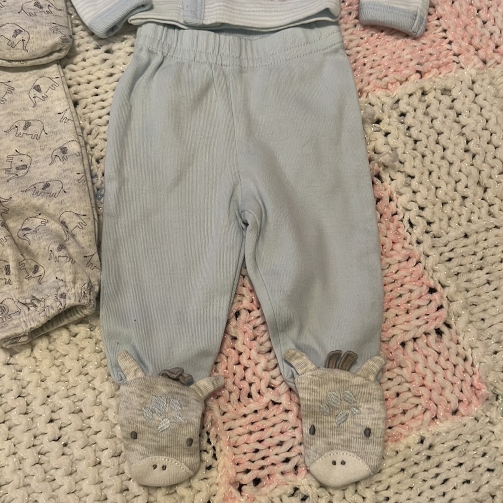 3 preemie outfits,Carters, dinosaurs, baby elephants, & giraffe - cute fabric👼 - Picture 7 of 13